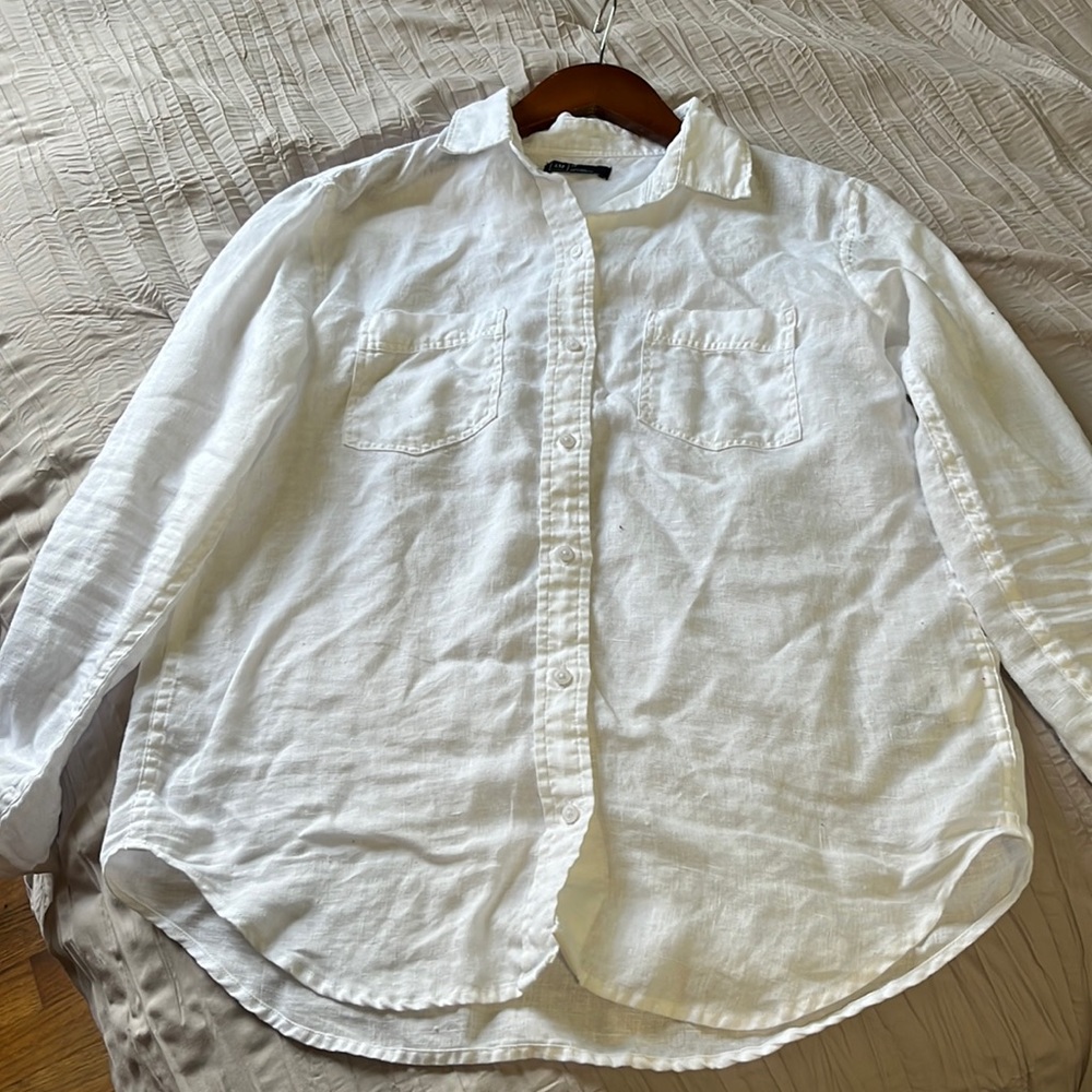 Gap white button down shirt